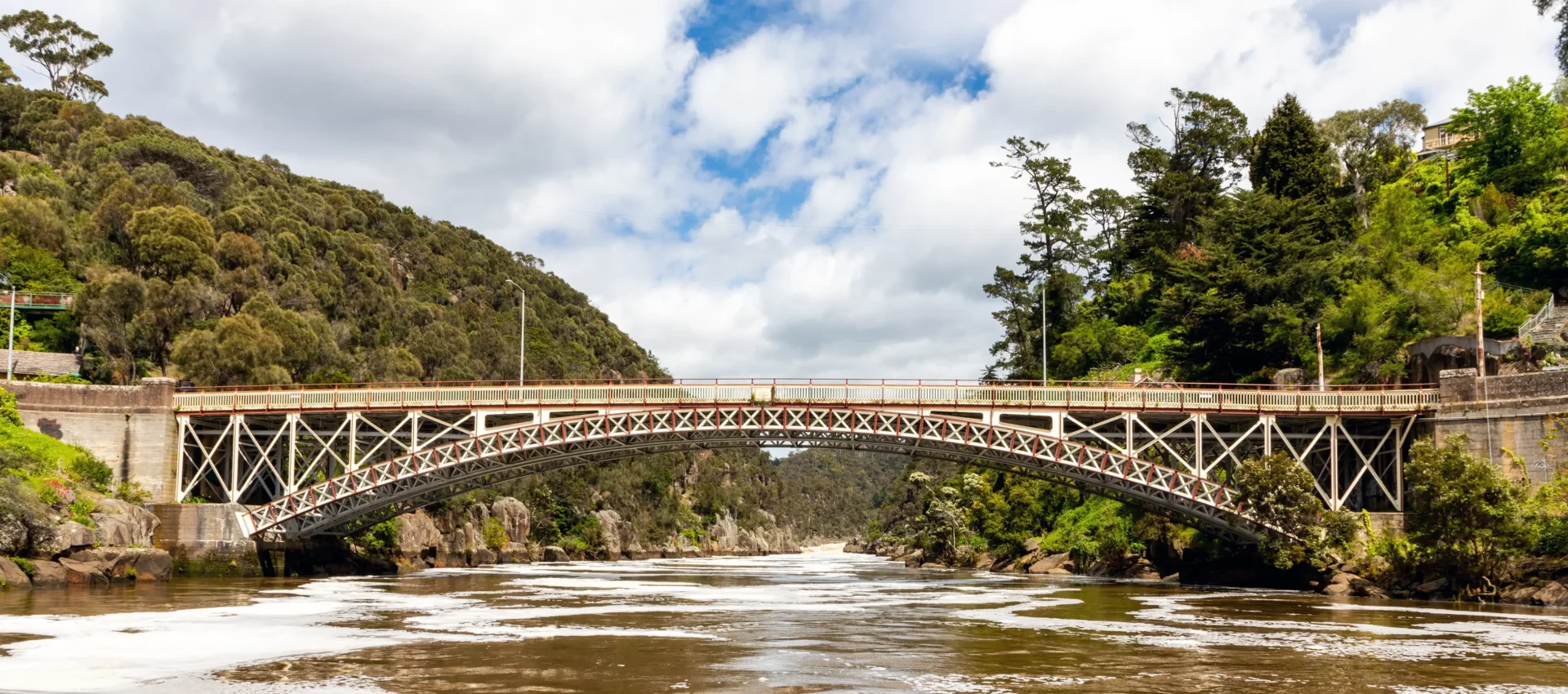 Launceston-Bridge-airport-advertising